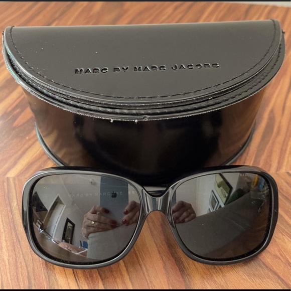 Women’s Marc Jacobs Sanglasses - Picture 1 of 6